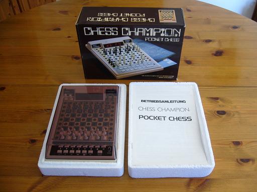 Datei:Chess Champion Pocket Chess 1 20x20.JPG
