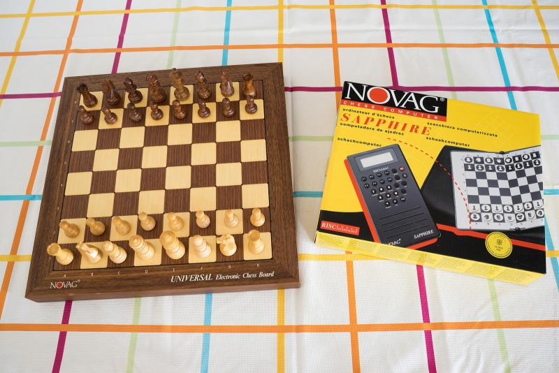 Datei:Novag Universal Chessboard Novag Sapphire Bild 1.jpg