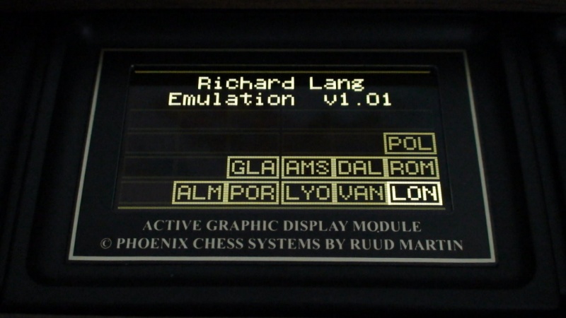 Datei:Revelation Display Lang Emu.jpg