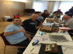 Erdogan Günes und Wolfgang Zugrav mit ihren beiden "Boliden", im Hintergrund rechts: Udo Helscher mit dem Millennium ChessGenius