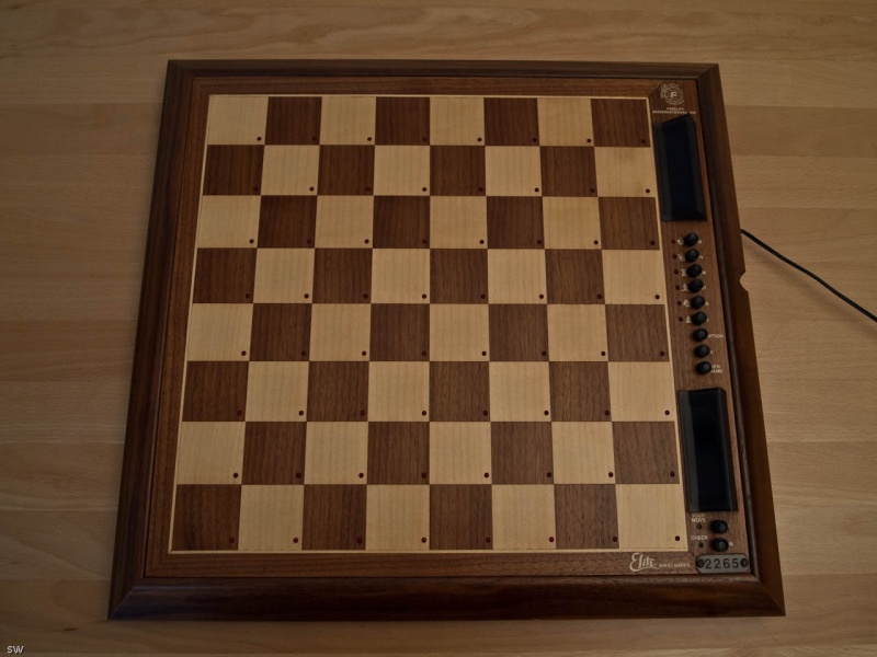 Datei:Fidelity Elite V2-1.jpg