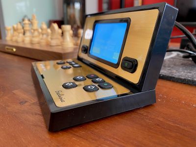 Millennium ChessGenius Exclusive-Module Seitenansicht Seite.jpg