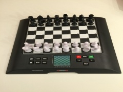 Der kleine Plastikbomber Millennium ChessGenius