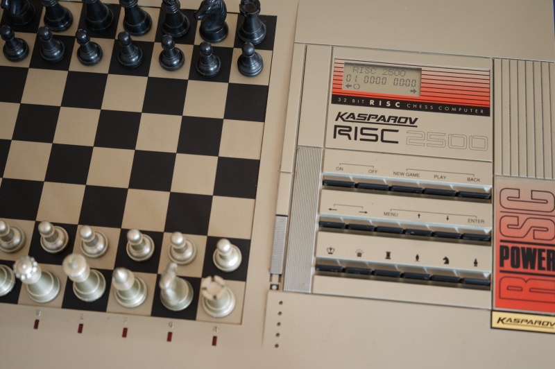 Datei:Saitek-Risc-2500 Bedienfeld.jpg