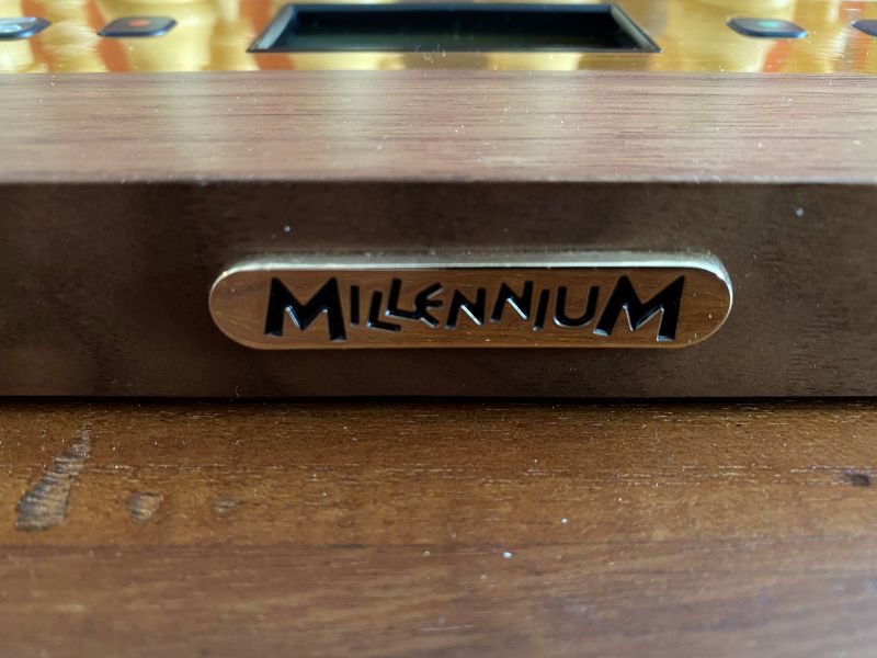 Datei:Millennium The King Performance Plakette.jpg