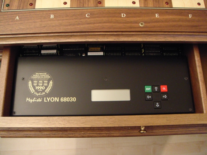 Datei:Mephisto Lyon 68030 Bild 2.JPG