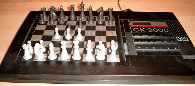 Datei:Saitek GK 2000.jpg