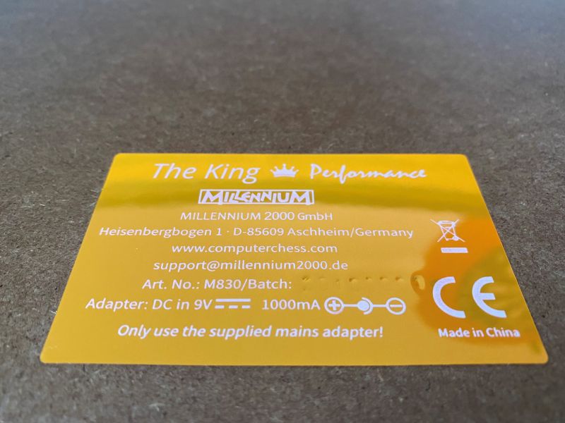 Datei:Millennium The King Performance Plakette unten.jpg